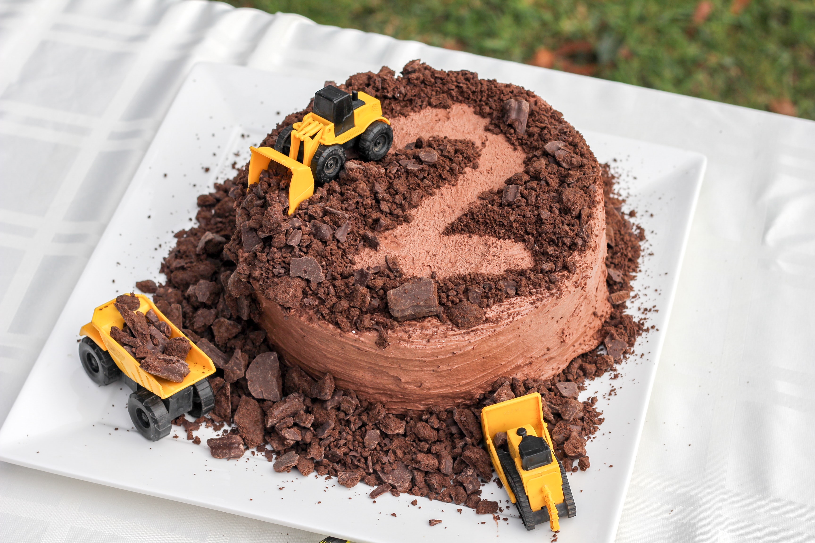 The Great JCB Explore Bake-Off – How To Make  A Digger Cake?