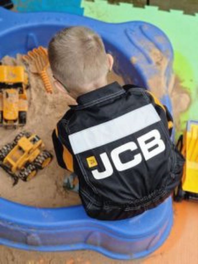 Digging into Fun: How to Turn Your Sandpit into a Mini Construction Site with JCB Toy Diggers